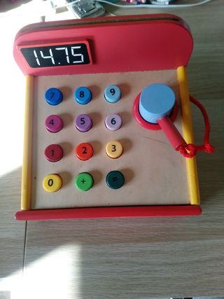 Caja registradora de madera para niños