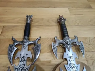 Par de espadas decorativas