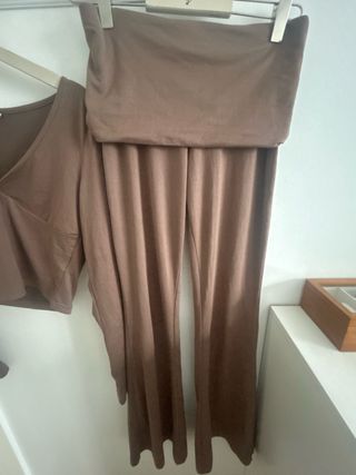 Conjunto marrón tostado top y pantalón