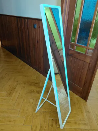 Espejo de pie blanco