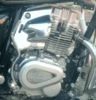 Motocicleta Custom 125cc . 20.000 km.