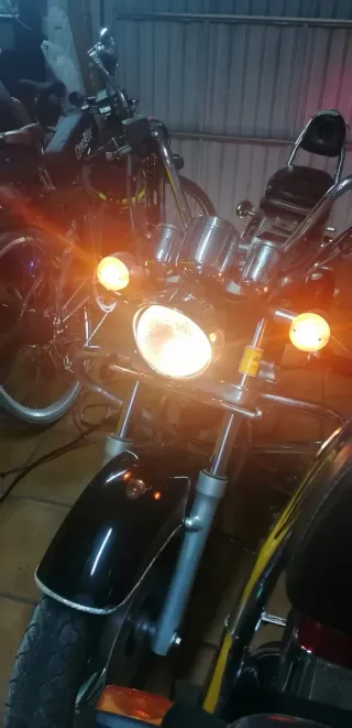 Motocicleta Custom 125cc . 20.000 km.