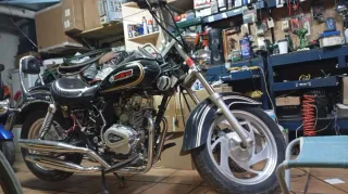 Motocicleta Custom 125cc . 20.000 km. 2007