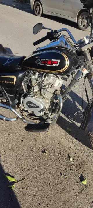 Motocicleta Custom 125cc . 20.000 km. 2007