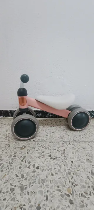 Bicicleta de equilibrio infantil rosa