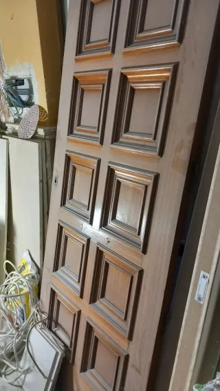 Puerta exterior madera 2.03x0.82