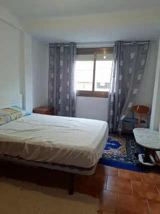 Alquilo habitación grande con cama doble por días