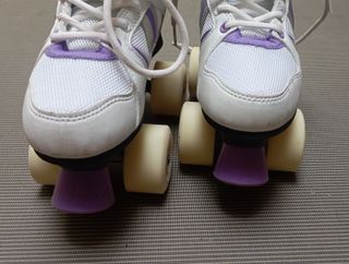 Patines de 4 ruedas blancos y morados