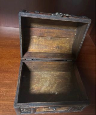 Caja de madera decorada