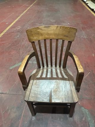 Sillón de despacho antiguo de madera