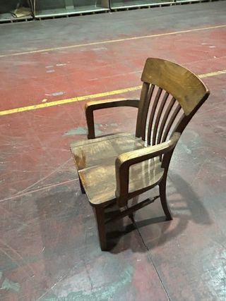 Sillón de despacho antiguo de madera