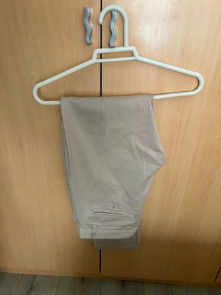 Pantalón beige hombre