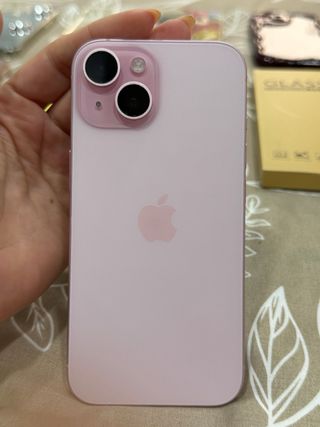 iPhone 15 128GB Rosa + 7 Fundas