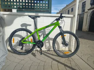 Bicicleta Scott con suspensión delantera