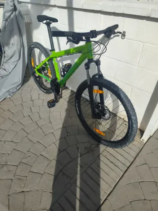 Bicicleta Scott con suspensión delantera