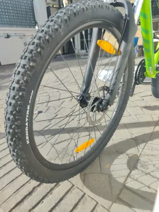 Bicicleta Scott con suspensión delantera