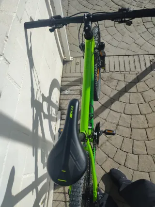 Bicicleta Scott con suspensión delantera