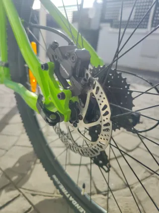 Bicicleta Scott con suspensión delantera