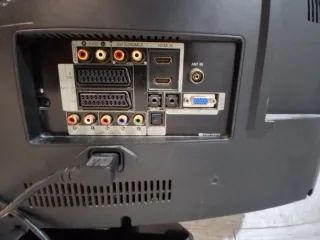 Televisión Samsung Negra y Plateada