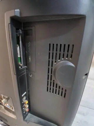 Televisión Samsung Negra y Plateada