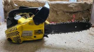 Motosega per potatura gialla