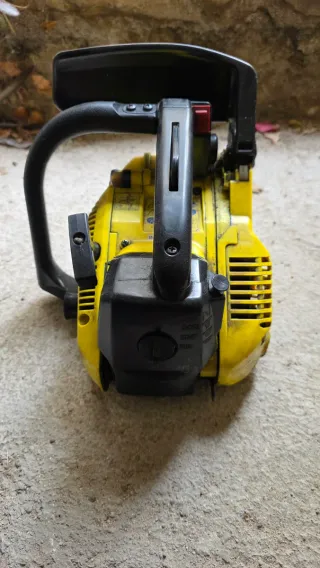 Motosega per potatura gialla