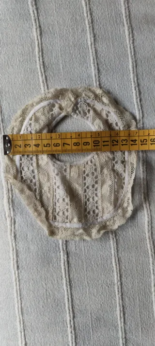 Babero antiguo encaje para muñeca