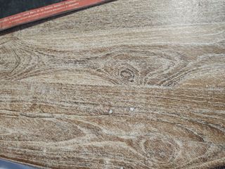 Mesa de madera tallada Tara