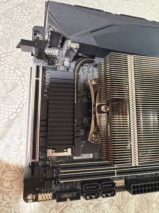 Placa Gigabyte B550I AORUS PRO + Ryzen 9 5900X