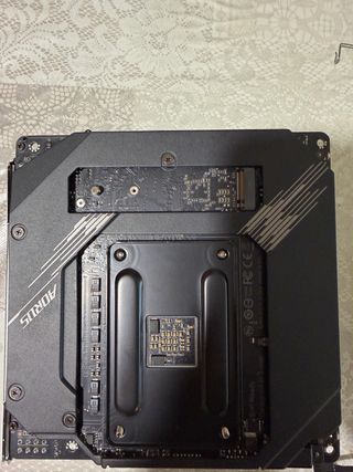 Placa Gigabyte B550I AORUS PRO + Ryzen 9 5900X