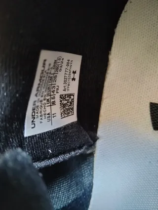 Deportivas running Under Armour grises