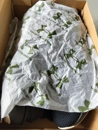 Deportivas running Under Armour grises