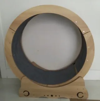 Rueda para gatos de madera y tela