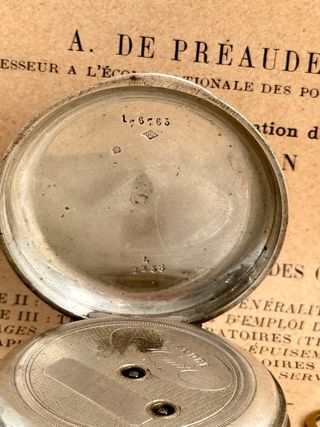 Antiguo reloj de bolsillo de cuerda por llave 1880