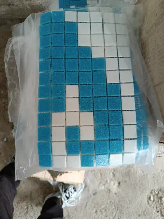 Gresite azul y blanco para piscina, 116 m2