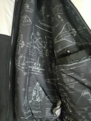 Cazadora Pull&Bear NASA Negra y Gris