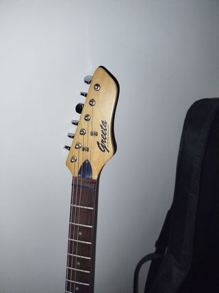 Guitarra eléctrica Greeta con amplificador