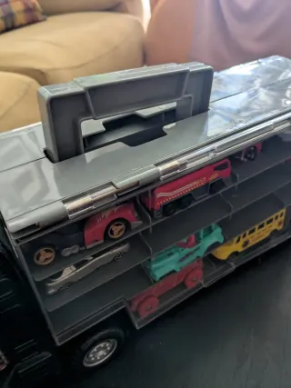 Camión de Juguete con Coches