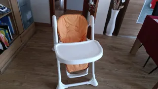 Trona bebé plegable naranja