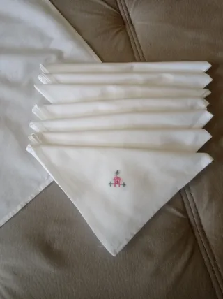 Mantelería bordada flores rosa