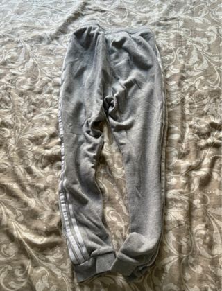 Pantalón chándal Adidas gris