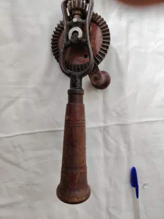 Taladro manual antiguo birbiqui