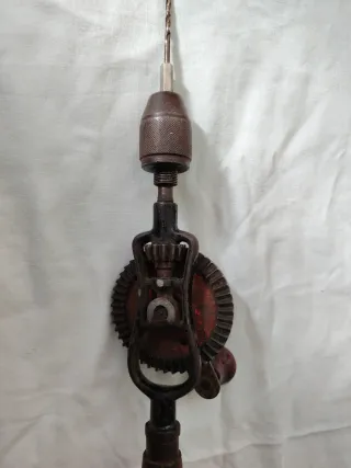 Taladro manual antiguo birbiqui