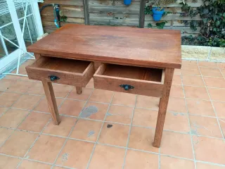 Mesa de madera rustica,maciza y antigua