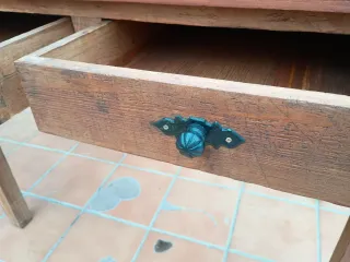 Mesa de madera rustica,maciza y antigua