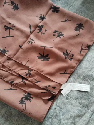 Pañuelo marrón estampado