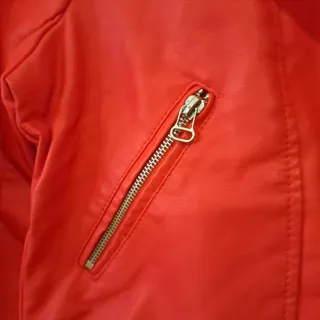 Cazadora polipiel roja tslla S Primark