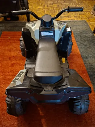 Quad infantil a batería de la marca Feber