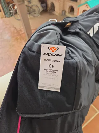 Cazadora Moto Mujer IXON Negra y Rosa