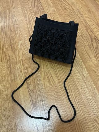 Bolso de fiesta negro con pedrería